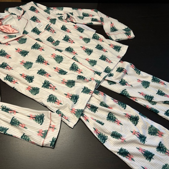 Tahari Other - NWT Tahari viral Christmas pajamas adult tree white medium
